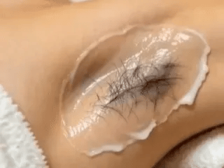 Short reference product-page clip illustrating cream removal with a wipe